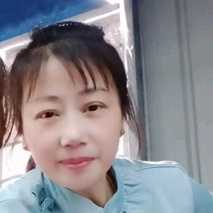 嫣然一笑：