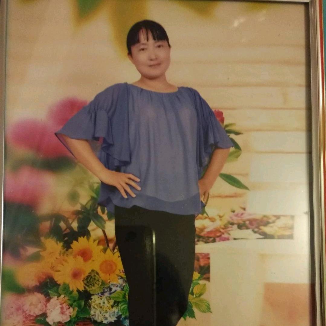 琴（菊花丛中弹着琴）