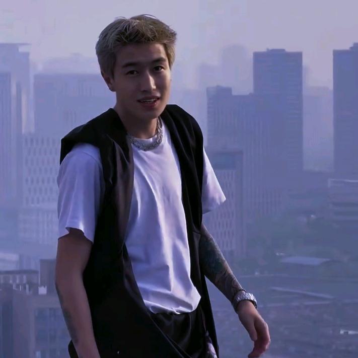 ࿐🕷️。