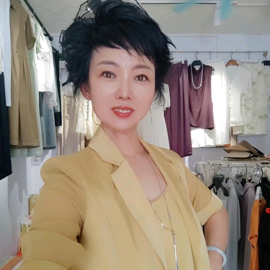 红衣尚精品女装