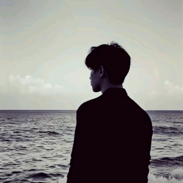 图图每天cos女仆勾引壮壮妈