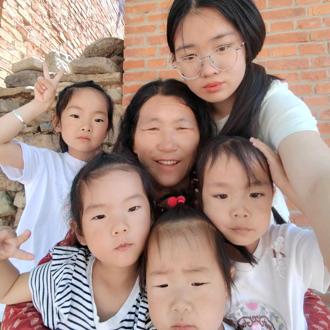 五个孙女的奶奶