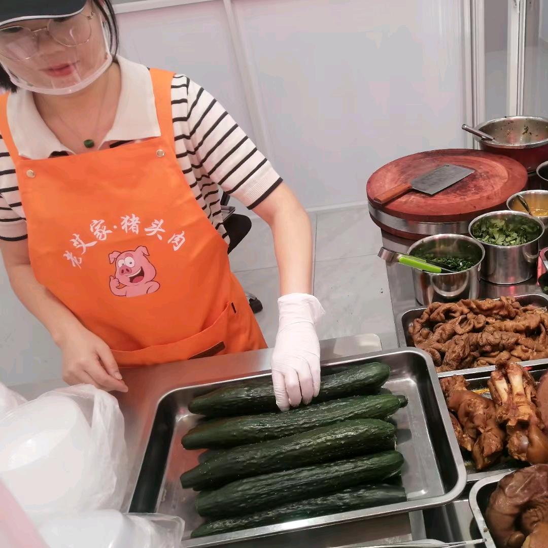 冯叶叶.江西九江老艾家猪头肉
