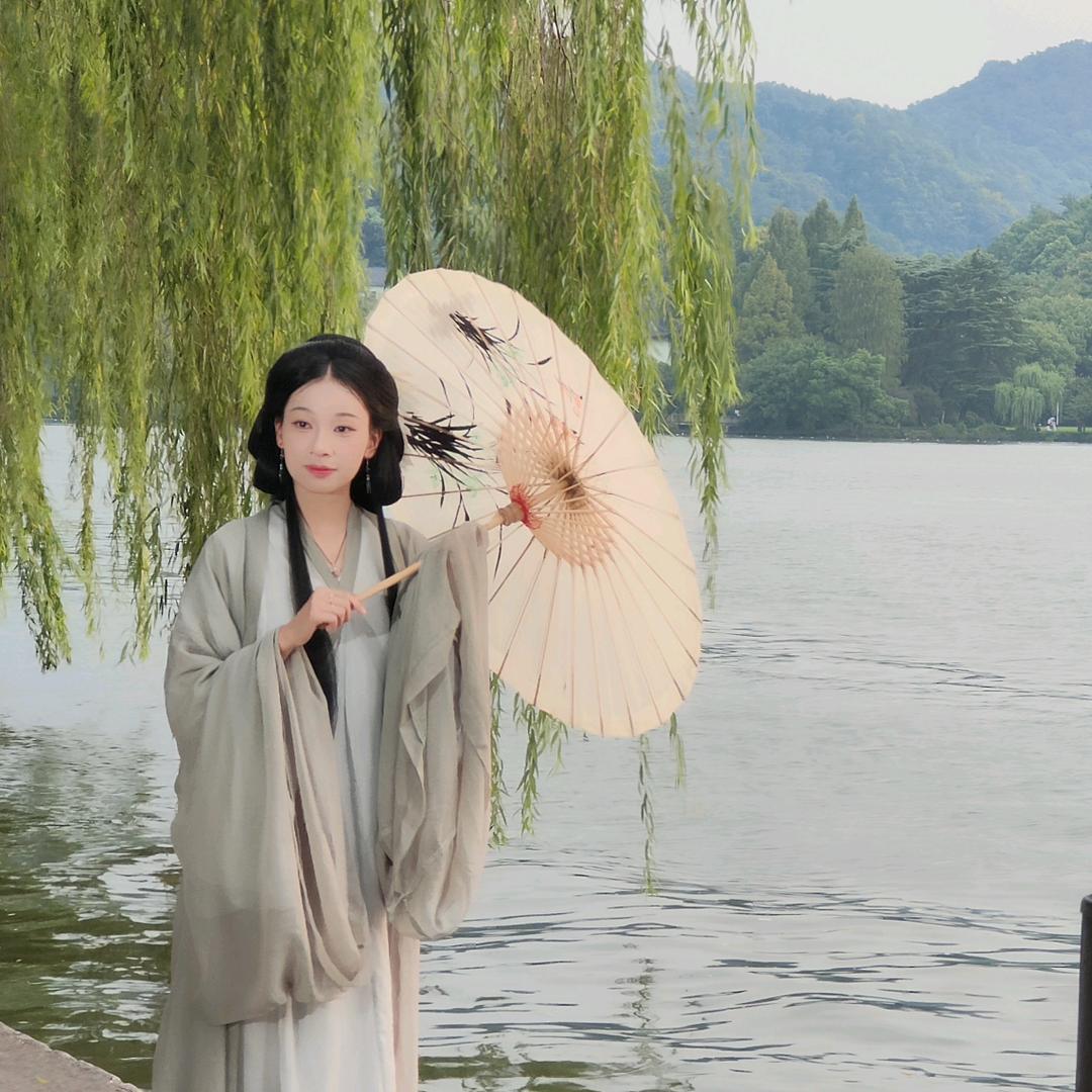 赵玲
