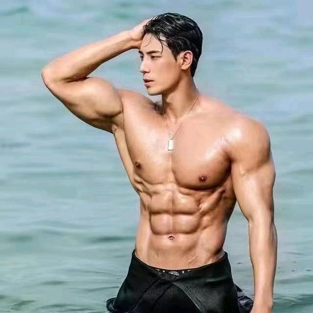 游泳健身总监一张小建