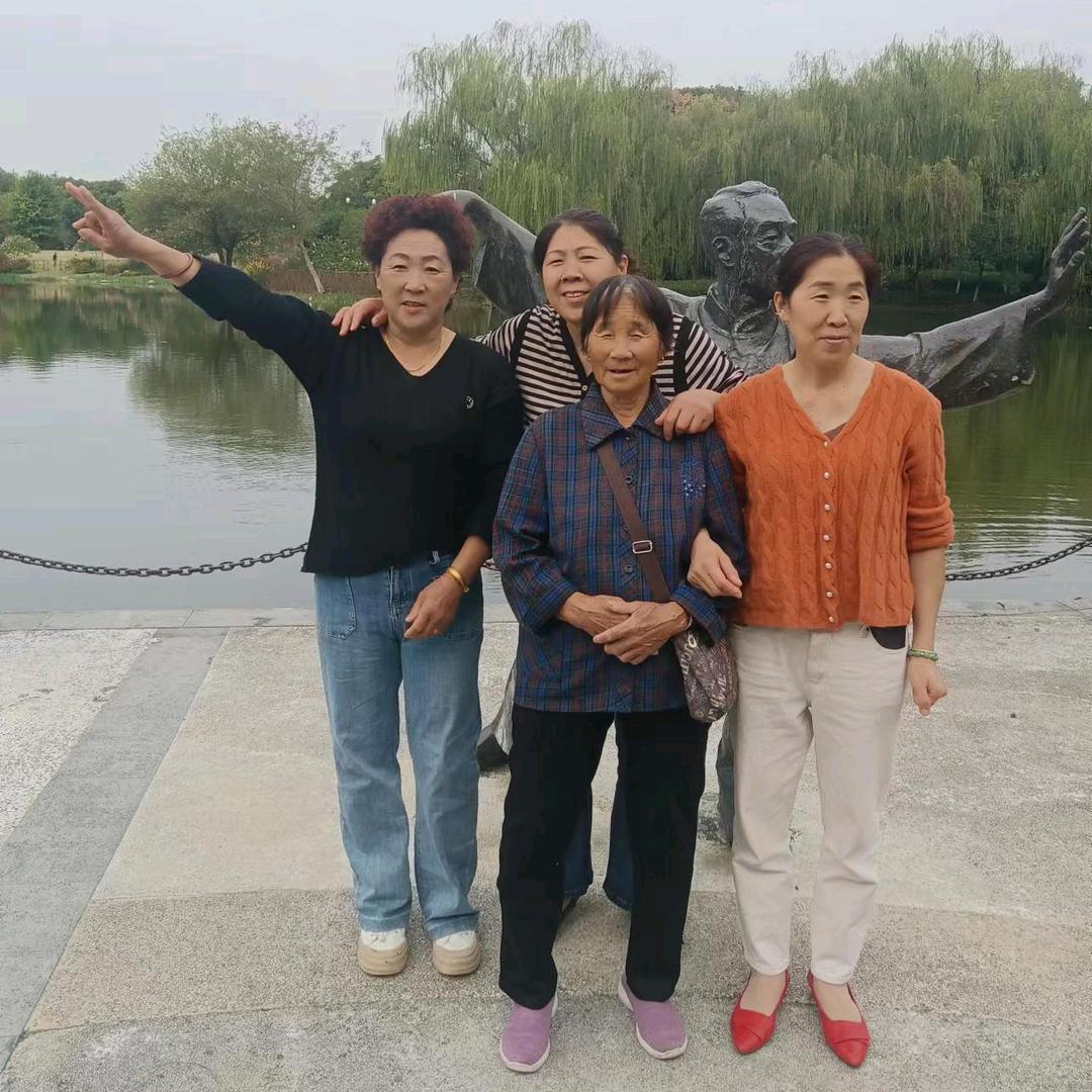 爸妈的傻闺女。耿家