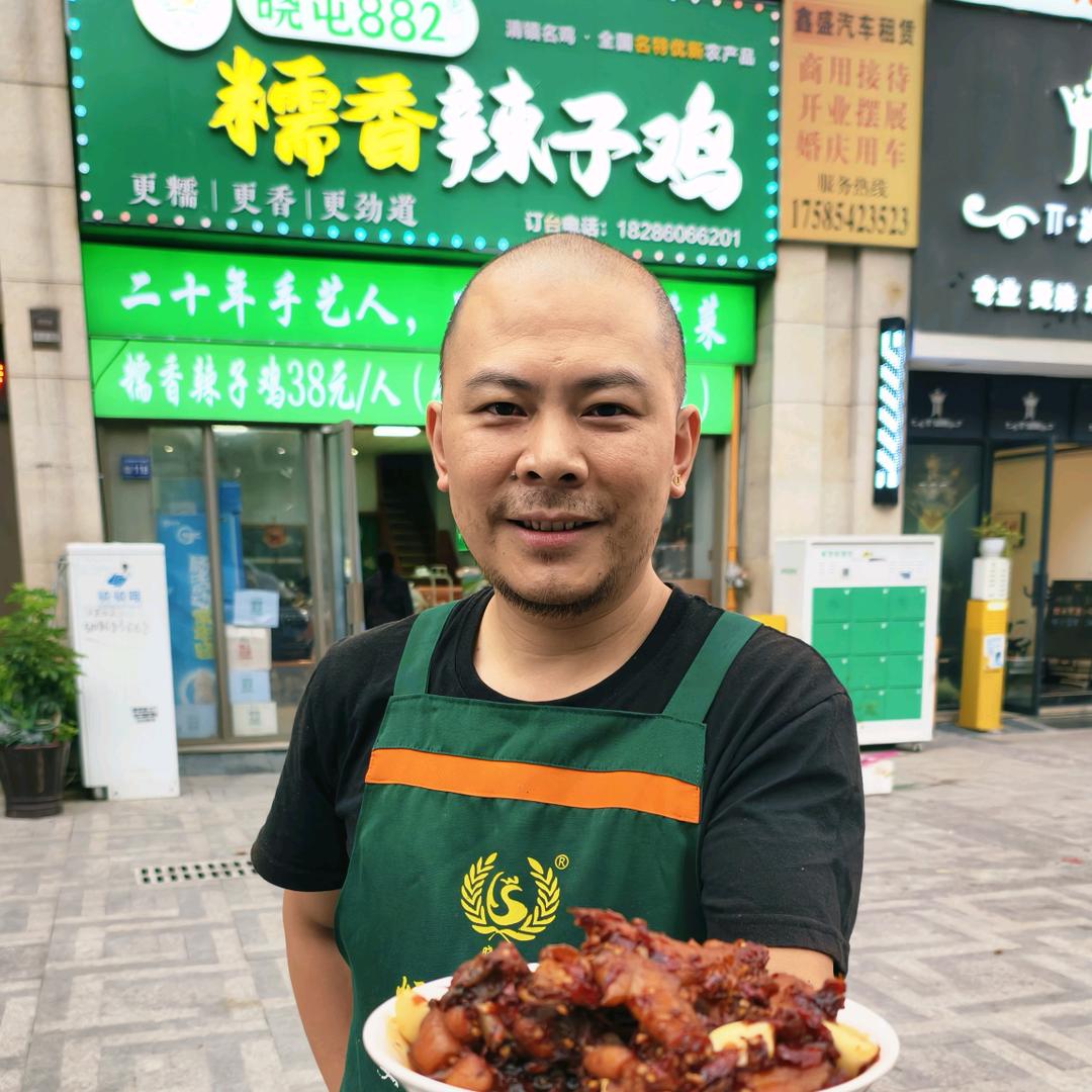 在清镇炒辣子鸡的老徐