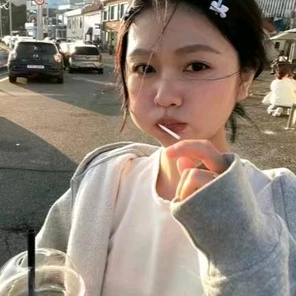 腼腆的小美