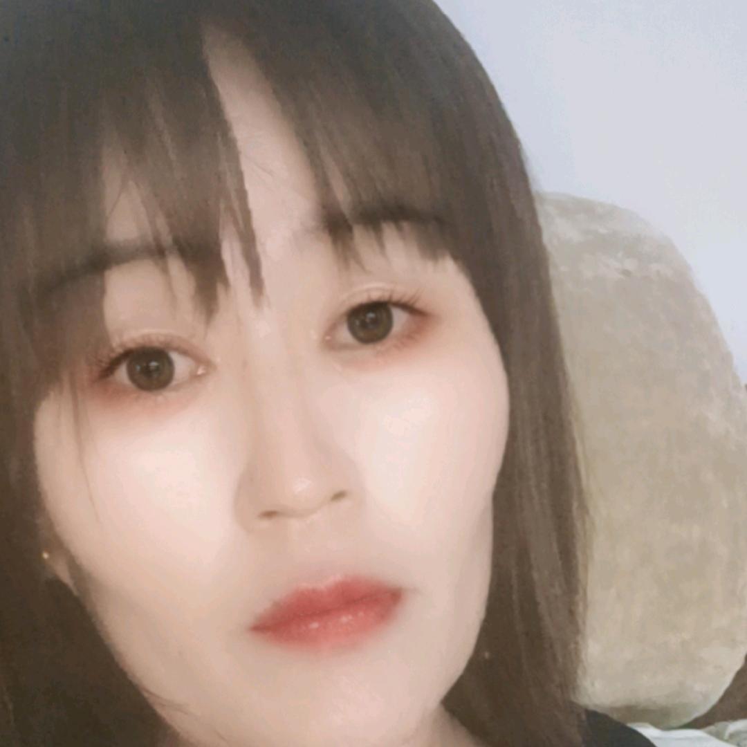 黎明中的花朵