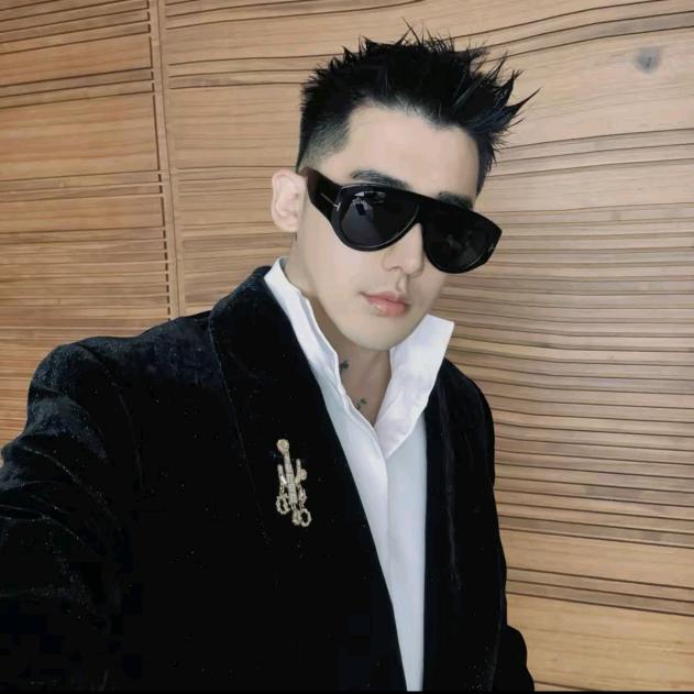 杨圣坤日常穿搭