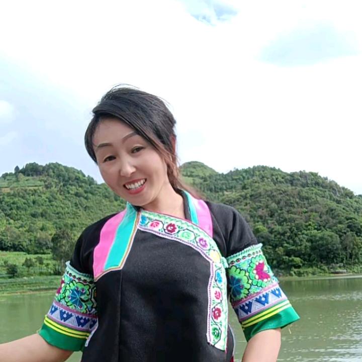 小彝妹