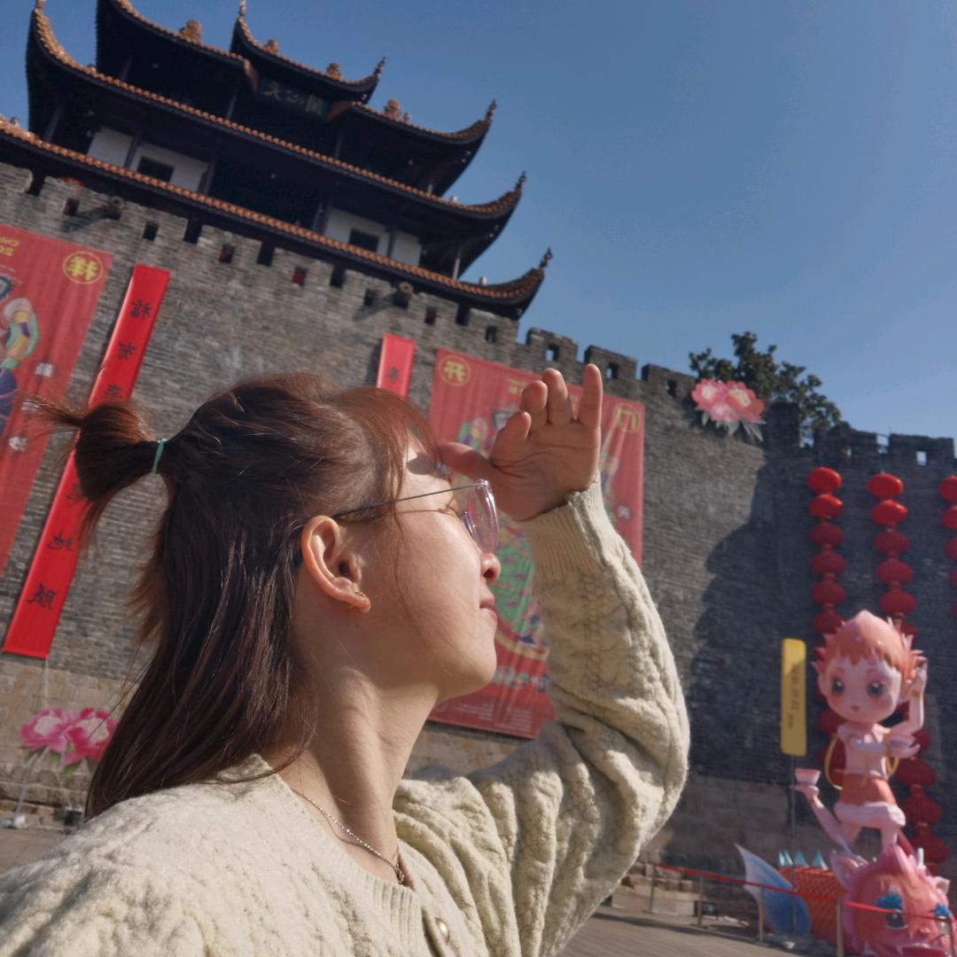 彬胖爱寻水中鳞