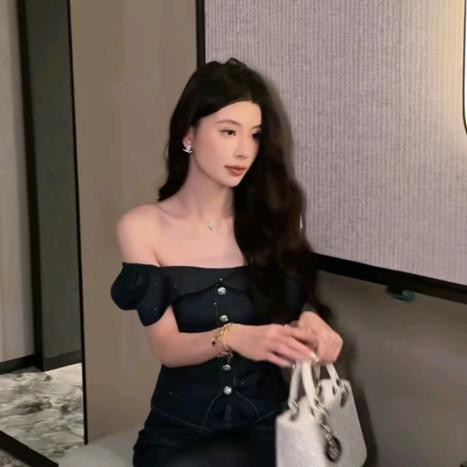 坤总𝓚𝓾𝓷 精品时装坊