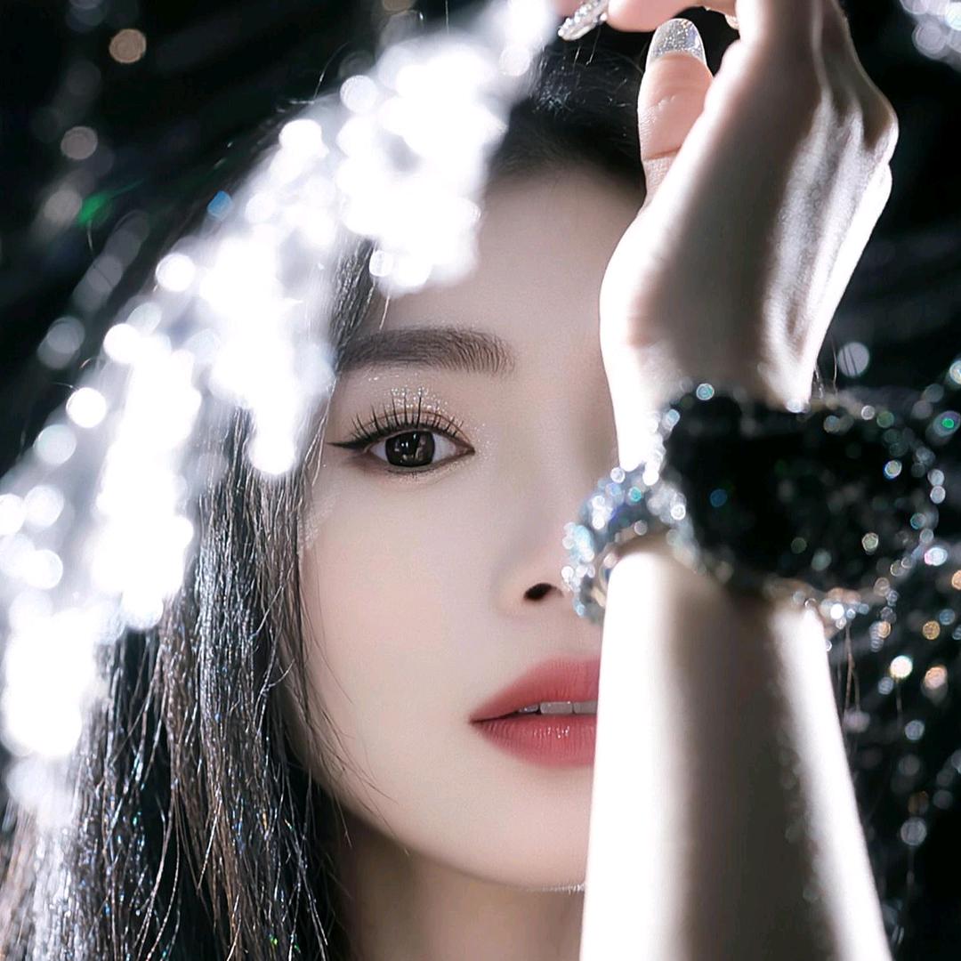 一笑美人若艾兮