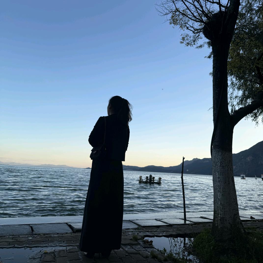 晚风与湖