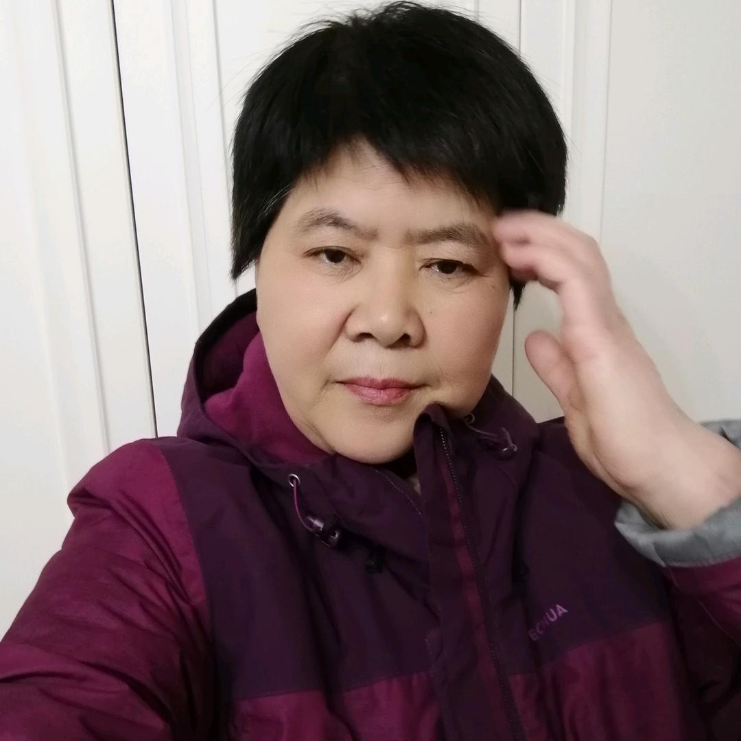 糖糖奶《早八点十分，开播》