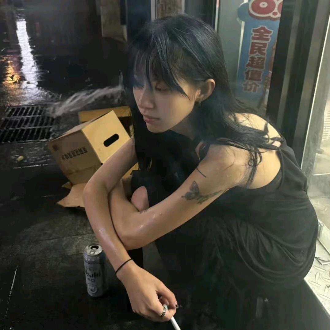 Q-_-