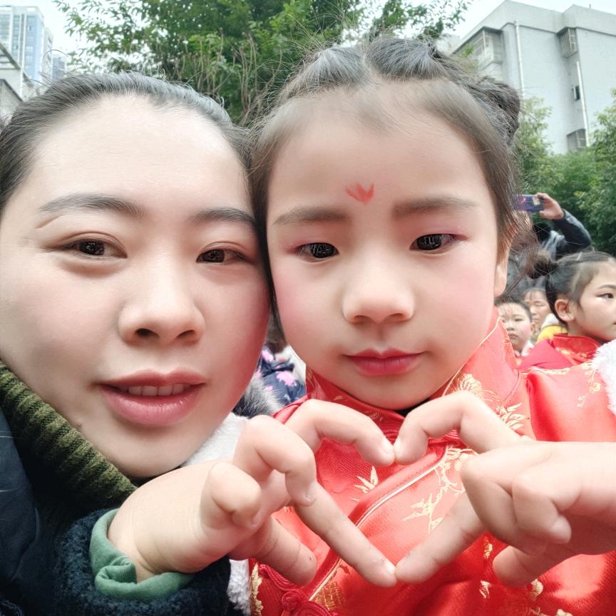 宜宾萨米特瓷砖香香姐