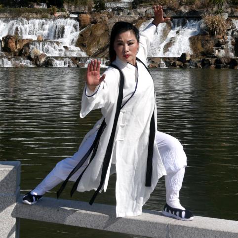 舞狮平桥“大嫂”