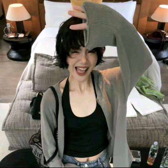 BUU YIE不奕  (时尚穿搭)