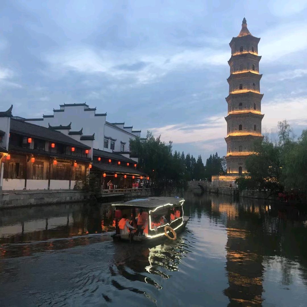 黄博城