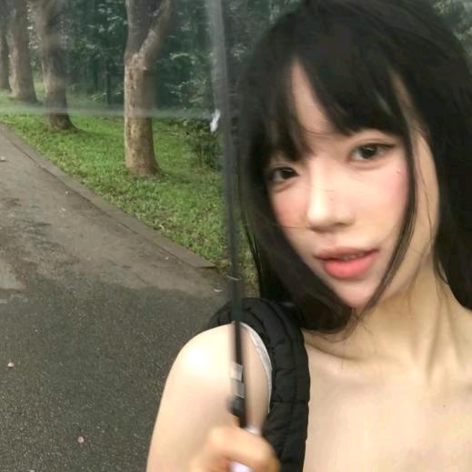 ˃᷄