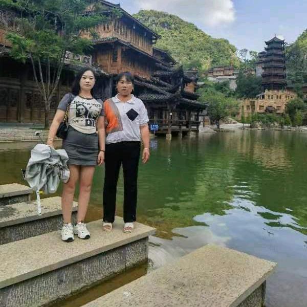 单亲妈妈。