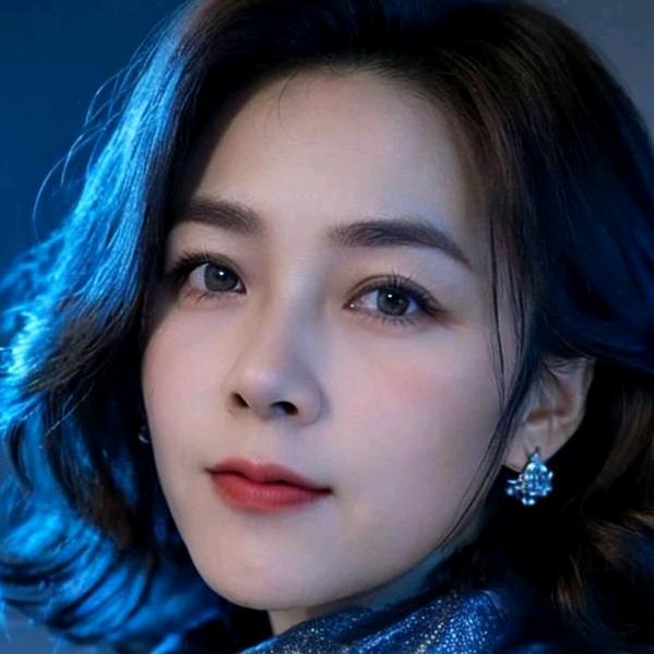 kiss💋💋🦋🦋☘️🌿🎄