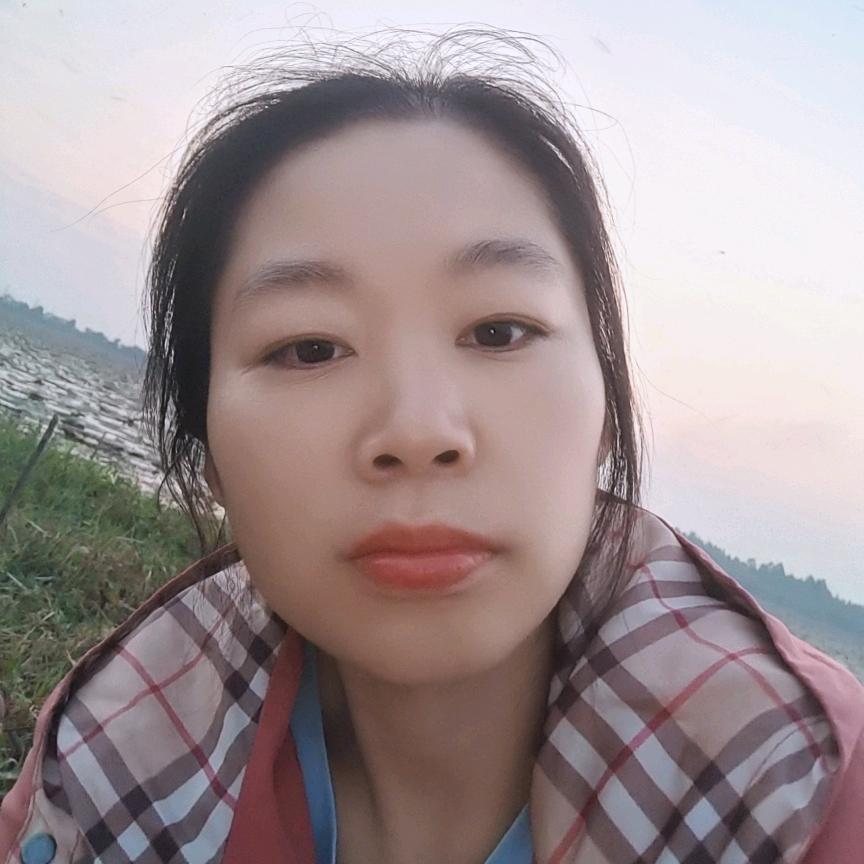 阿朵(聊天主播每天中午11:30)直播