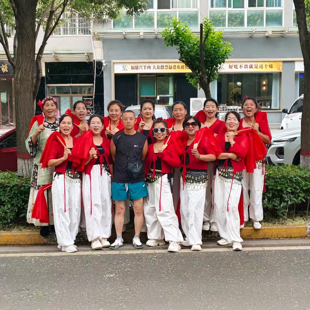 大小姐《刘家卓鼓舞团》