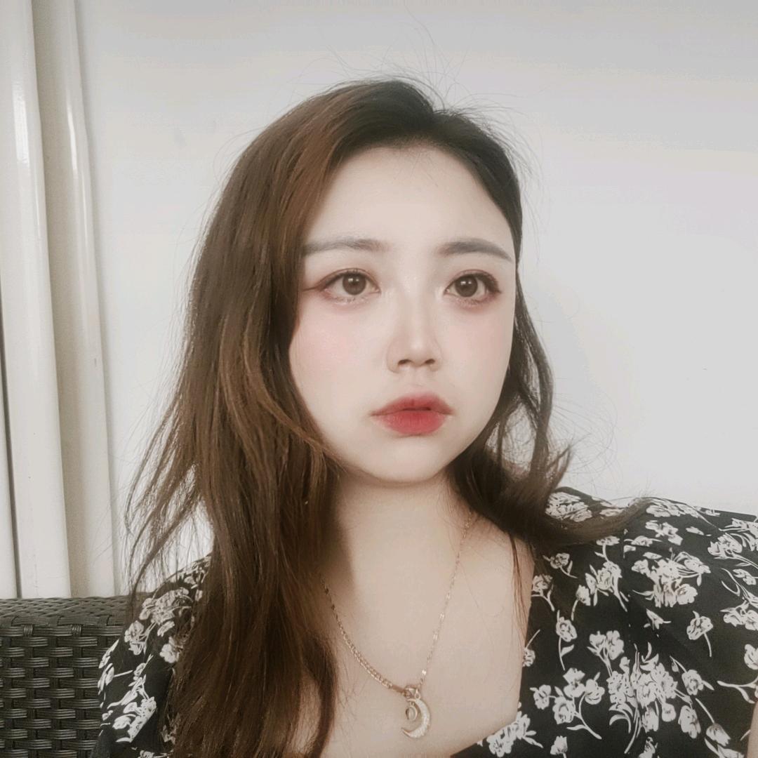 可人儿彤  
