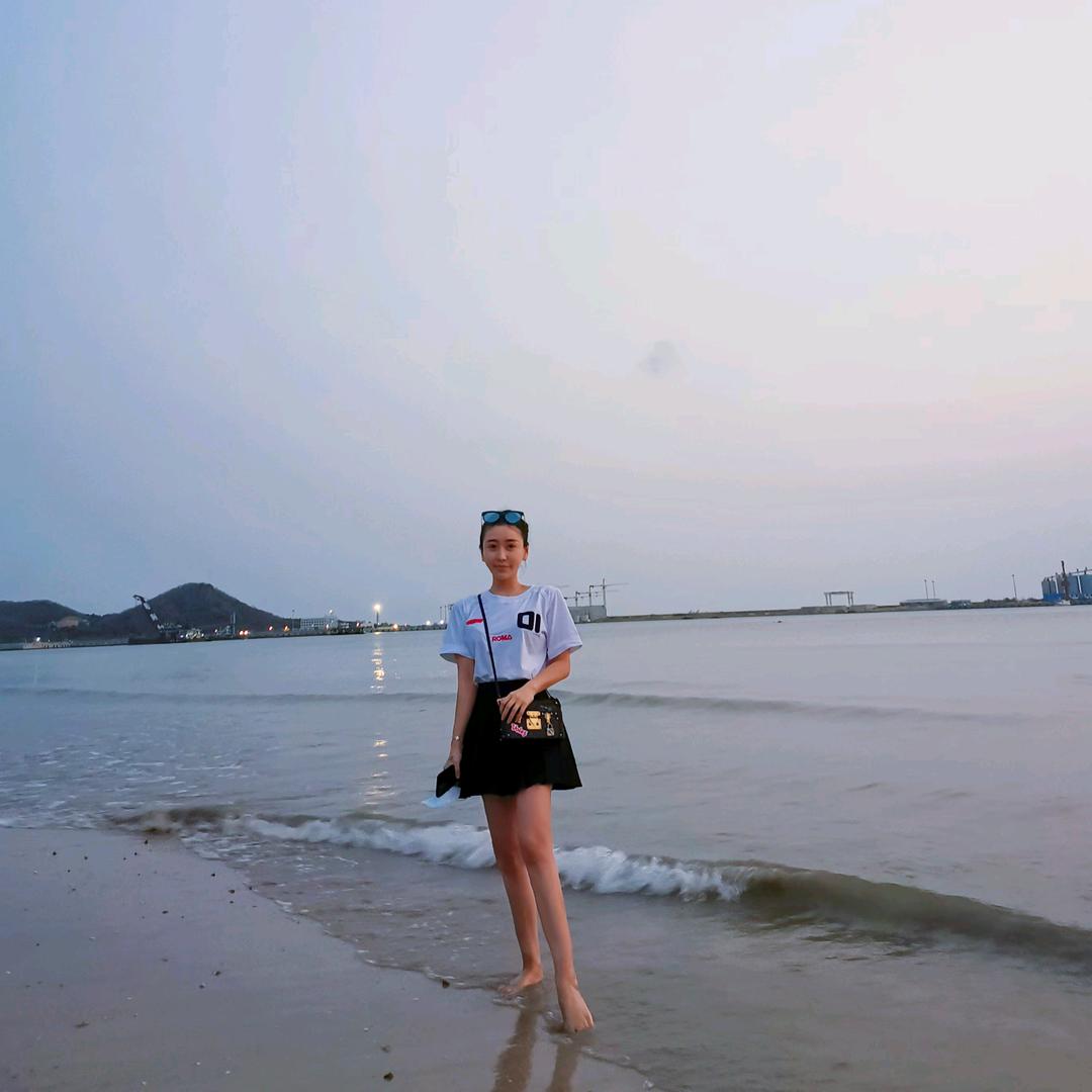 橙子家有好吃的酸辣无骨鸡爪