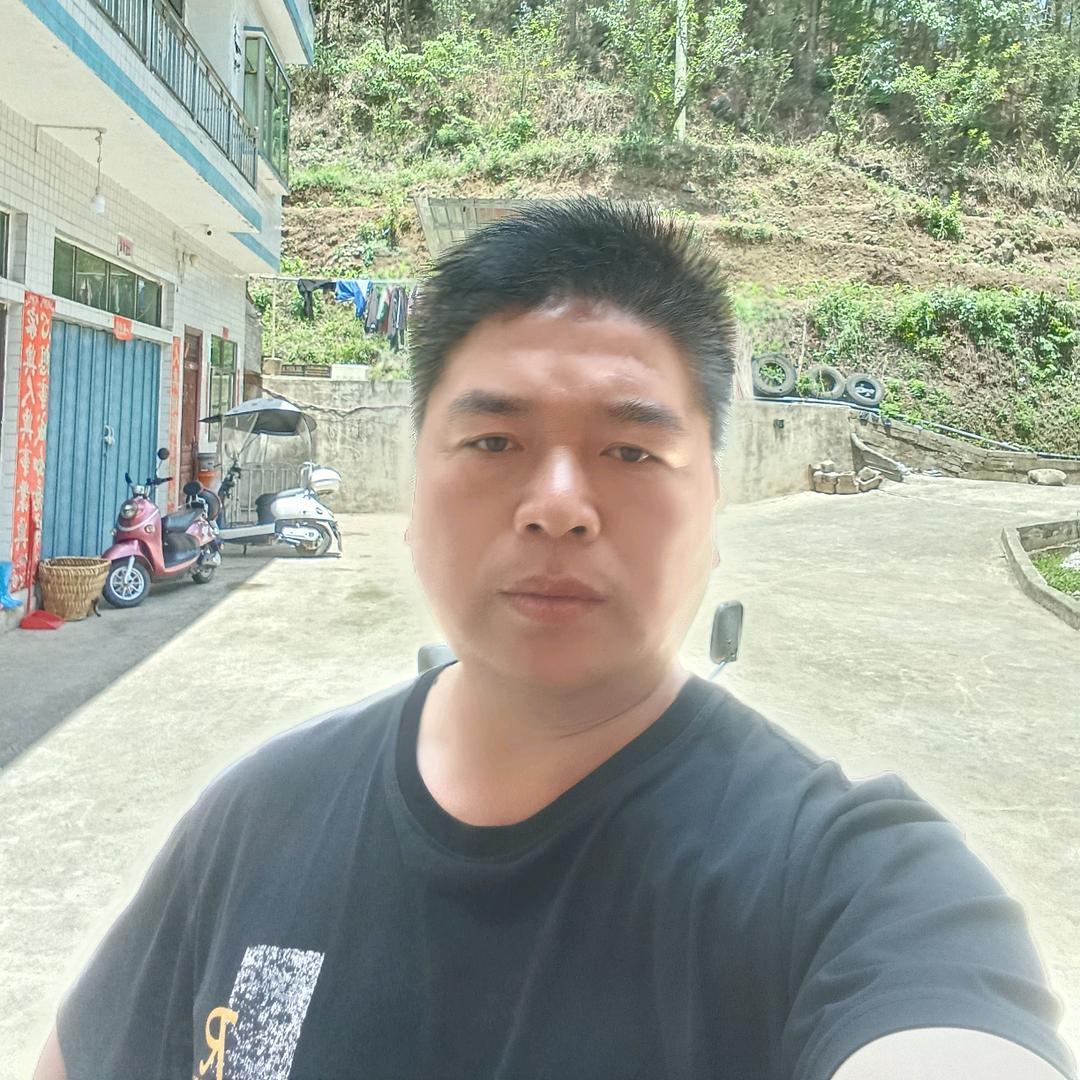 长年收购母猪肥猪牛马，有想卖的联系我..