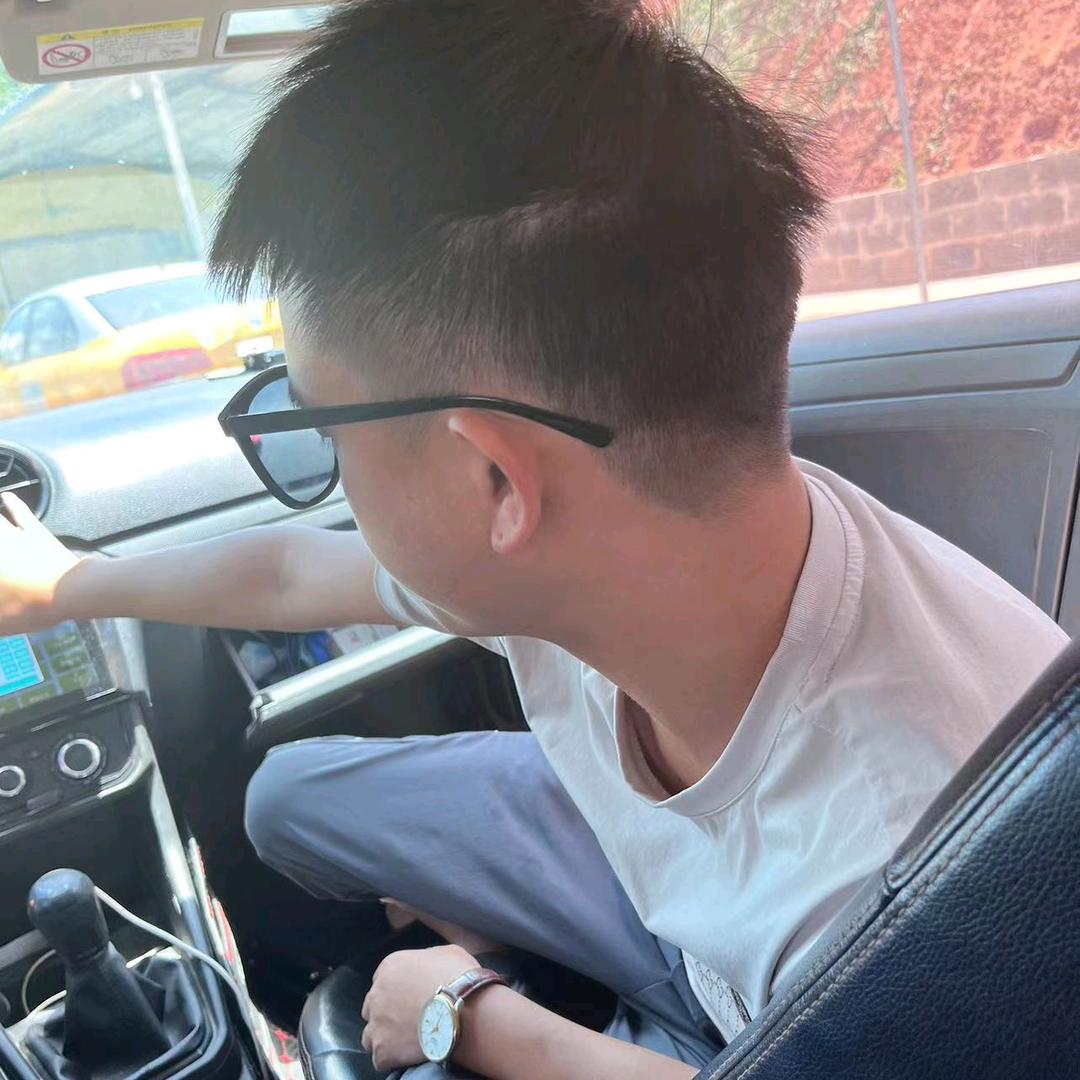 拉手刹，打方向
