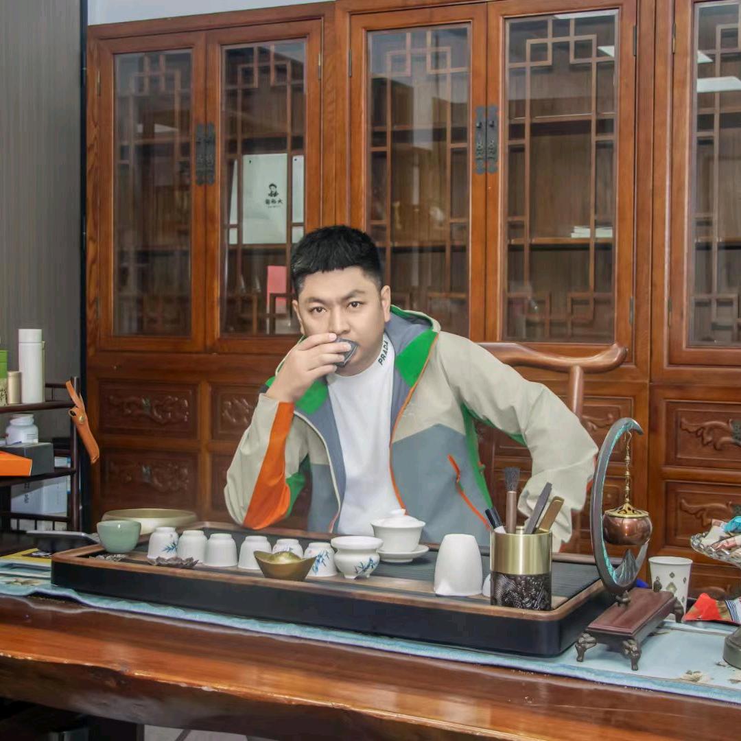 玩庞巴迪的张先生