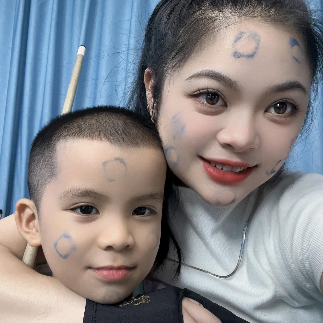 龙润台球小哲哲