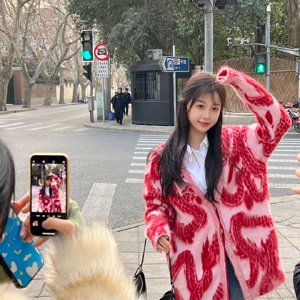 爱追剧的周小小