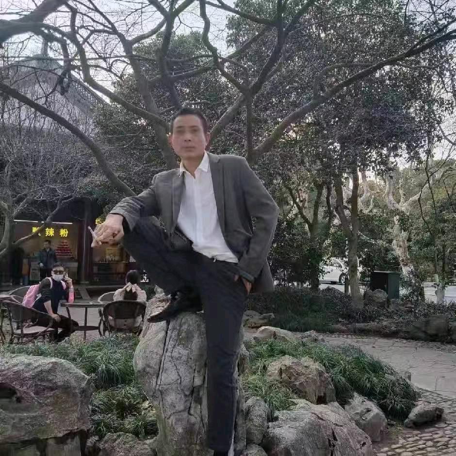 认真的人改变自己，执着的人改变命运