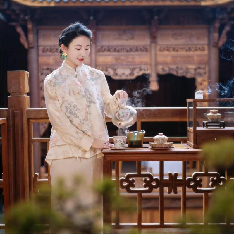 弄子里 媛子爱喝茶