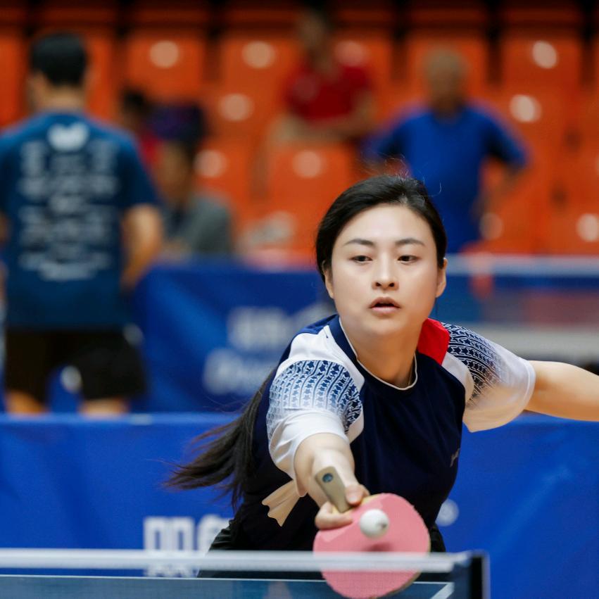 爱打乒乓球的娜娜