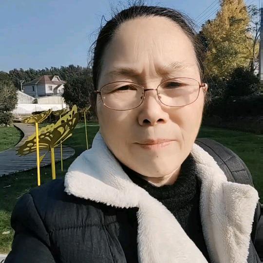 眼镜姐（晚上7点10分）