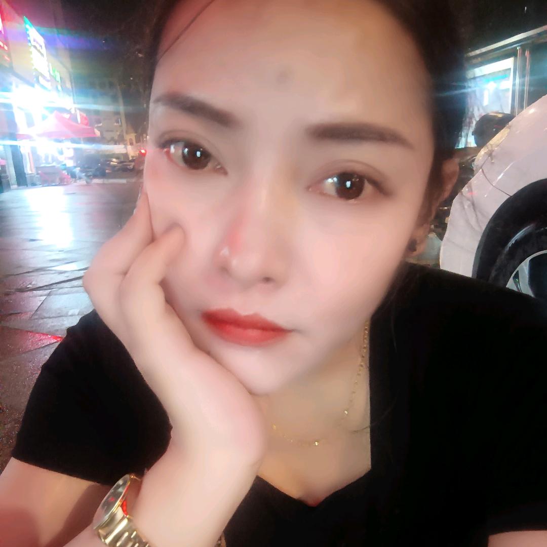 微笑扯痛我的嘴角