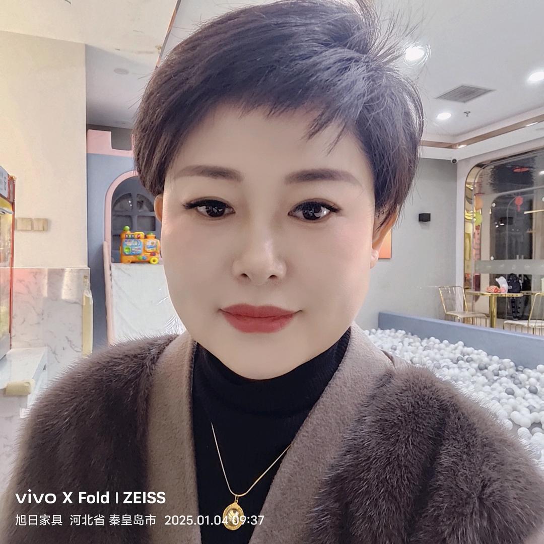 秦皇岛卖窗帘壁布丽姐