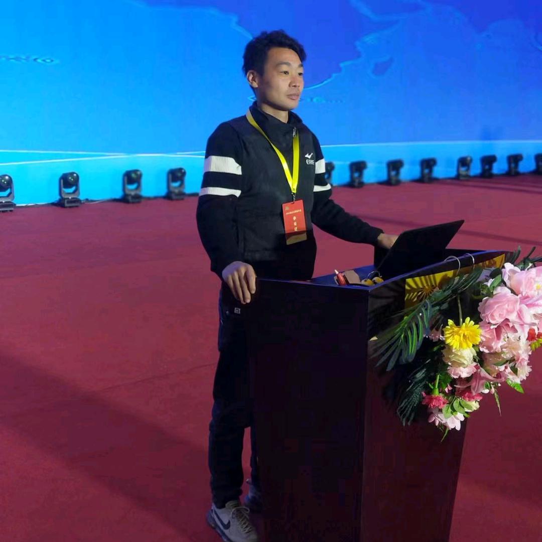 林雪建：农业技术指导