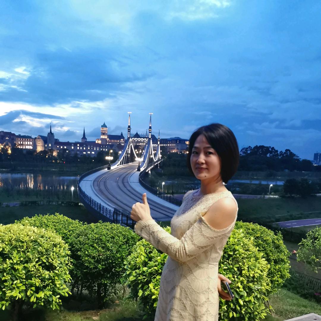 亮彩鱼缸明姐姐