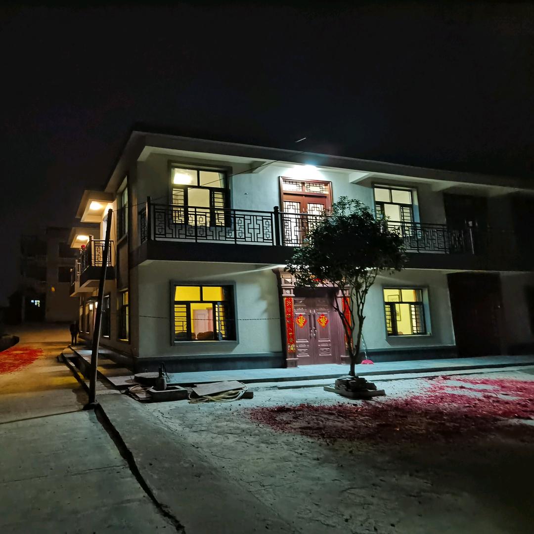 渝八两鸡公煲吉首世纪广场店（二两哥）