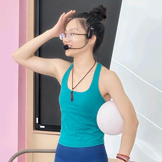 周周产后教练彩霞