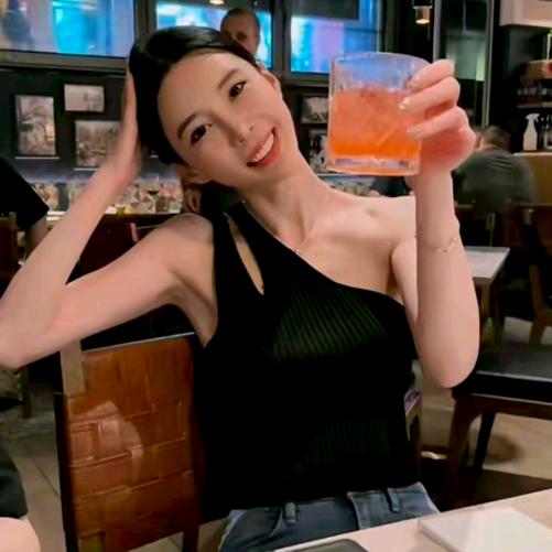 菠萝宝宝Yuna~穿搭日记