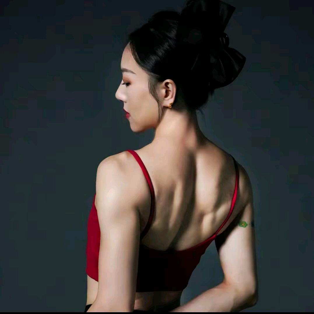 有马甲线的文文