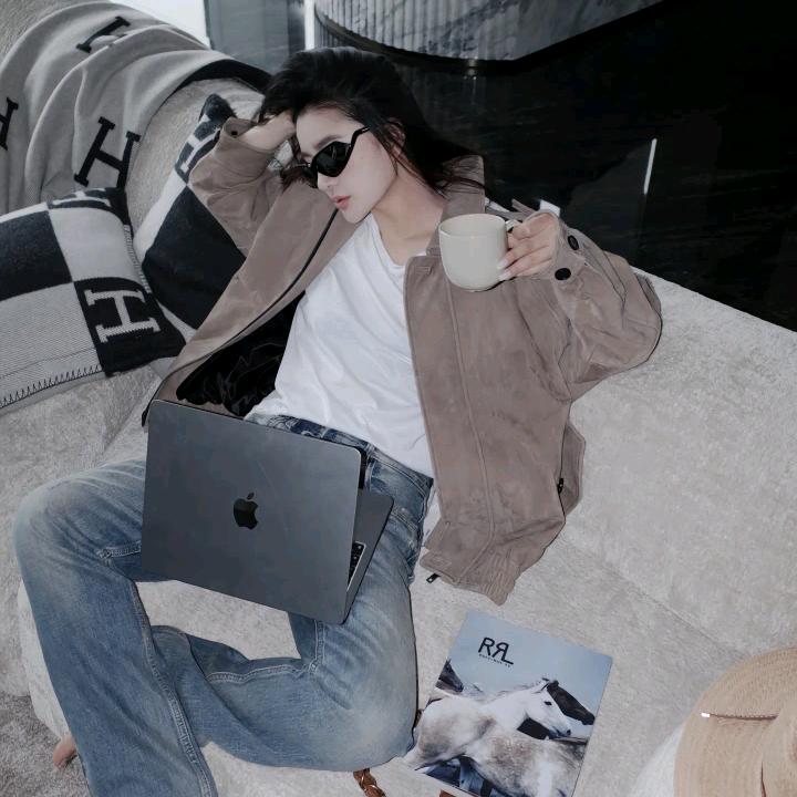 洛哥（轻奢穿搭）的头像